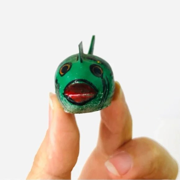 Green Wooden Fish Folk Art Figurine Trembling Tail Hand Painted Miniature - Picture 2 of 7